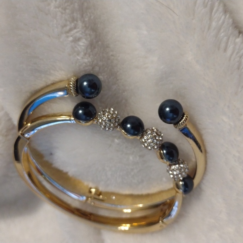 Bracelets - Picture 3 of 4